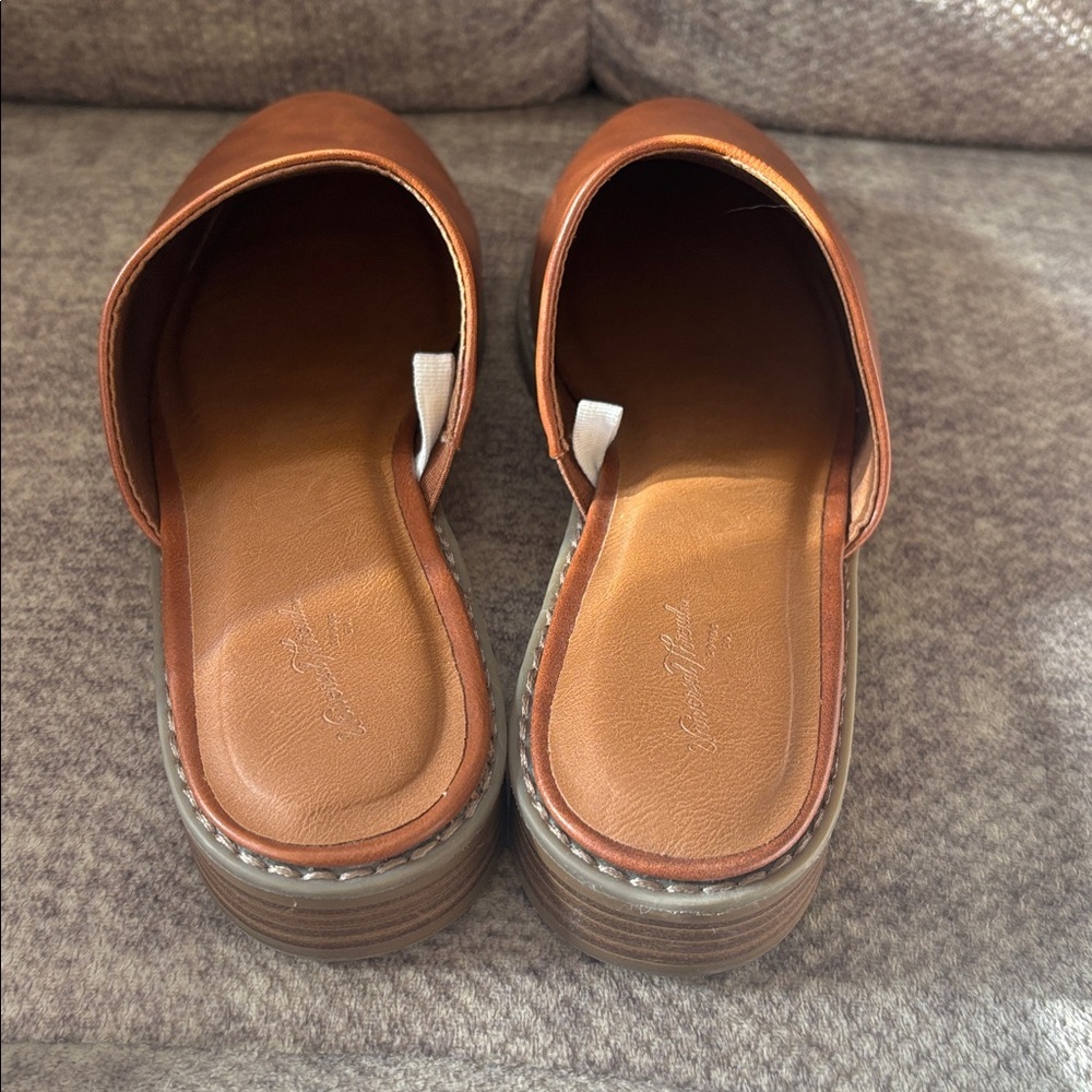 Universal Thread Mules - Picture 5 of 6